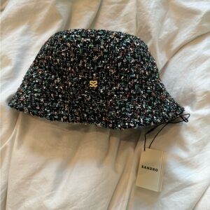 Reversible Sandro bucket hat